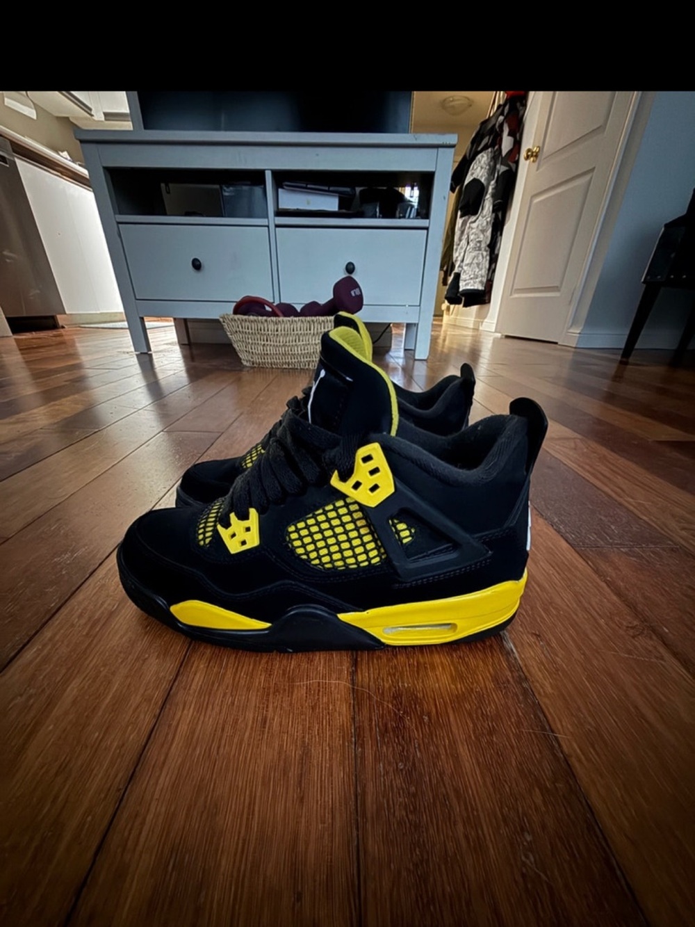 Jordan 4-yellow thunder